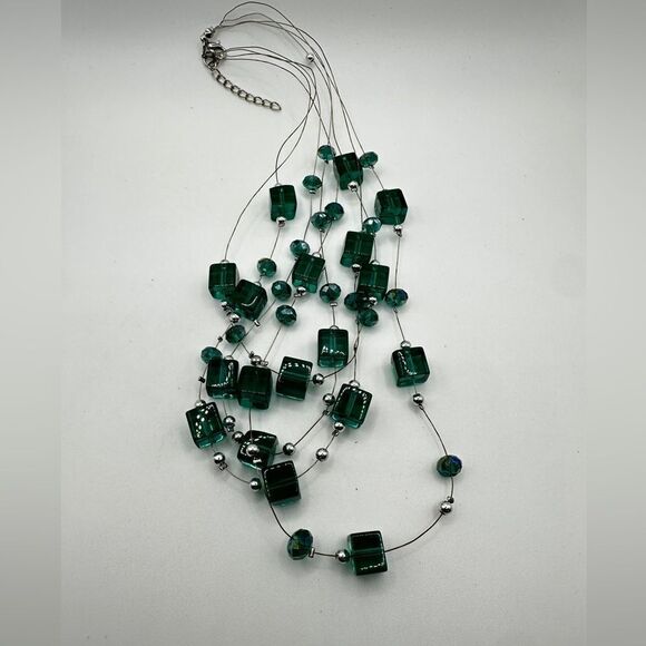 SALE! Multi-strand wire, Green Square and Faceted Glass Beaded Necklace! - Picture 5 of 12